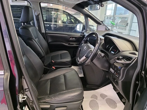 Купить Тойота Воксй 2015г.