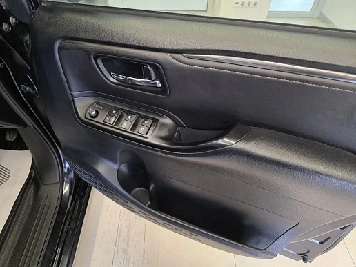 Купить Тойота Воксй 2015г.