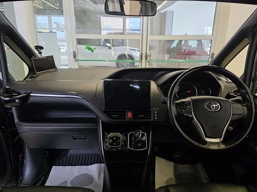 Купить Тойота Воксй 2015г.