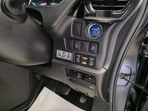 Купить Тойота Воксй 2015г.