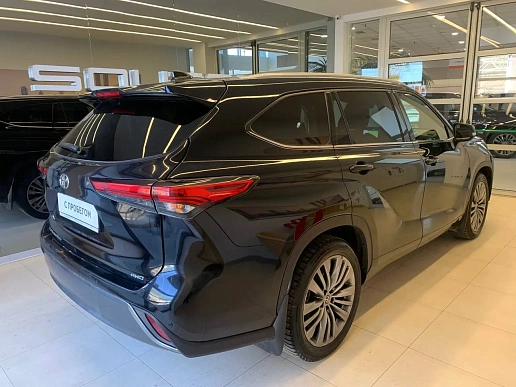 Купить Тойота Хайлендер 2021г.