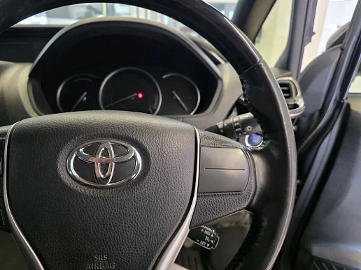 Купить Тойота Воксй 2015г.