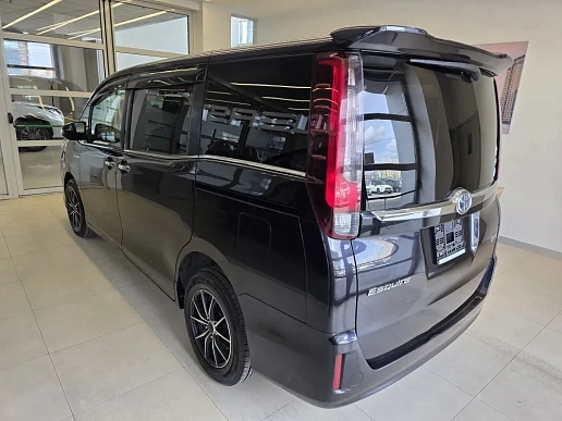 Купить Тойота Воксй 2015г.