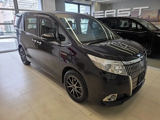 Купить Тойота Воксй 2015г.