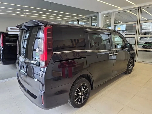 Купить Тойота Воксй 2015г.