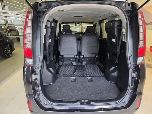 Купить Тойота Воксй 2015г.