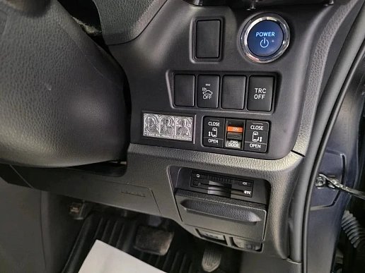 Купить Тойота Воксй 2015г.