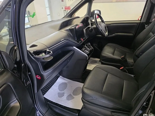 Купить Тойота Воксй 2015г.