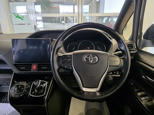 Купить Тойота Воксй 2015г.