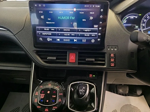 Купить Тойота Воксй 2015г.